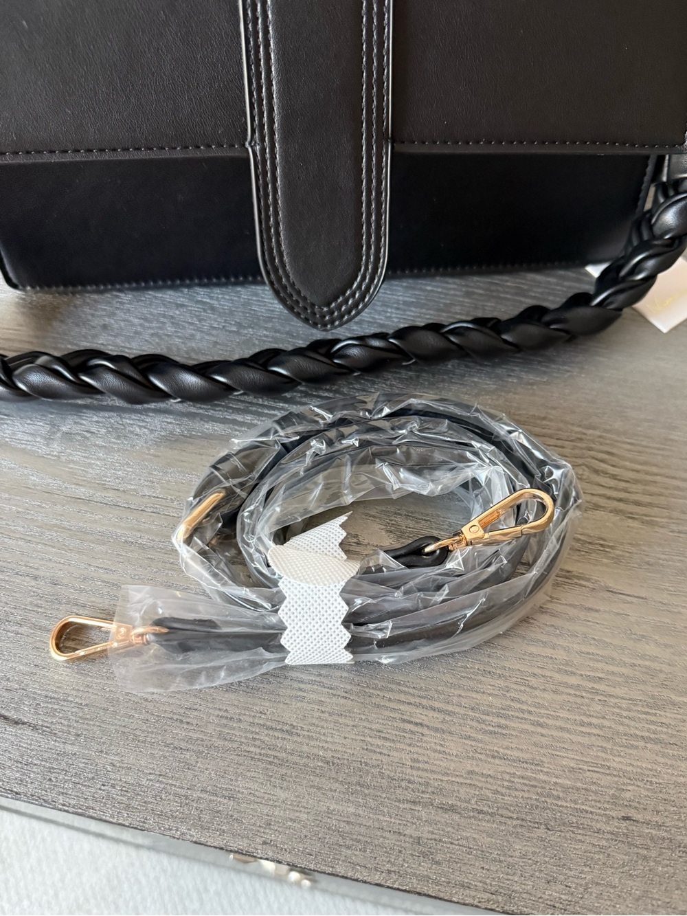 NWT Moda Luxe faux leather black magnetic closure bag with two removable straps - Picture 4 of 10